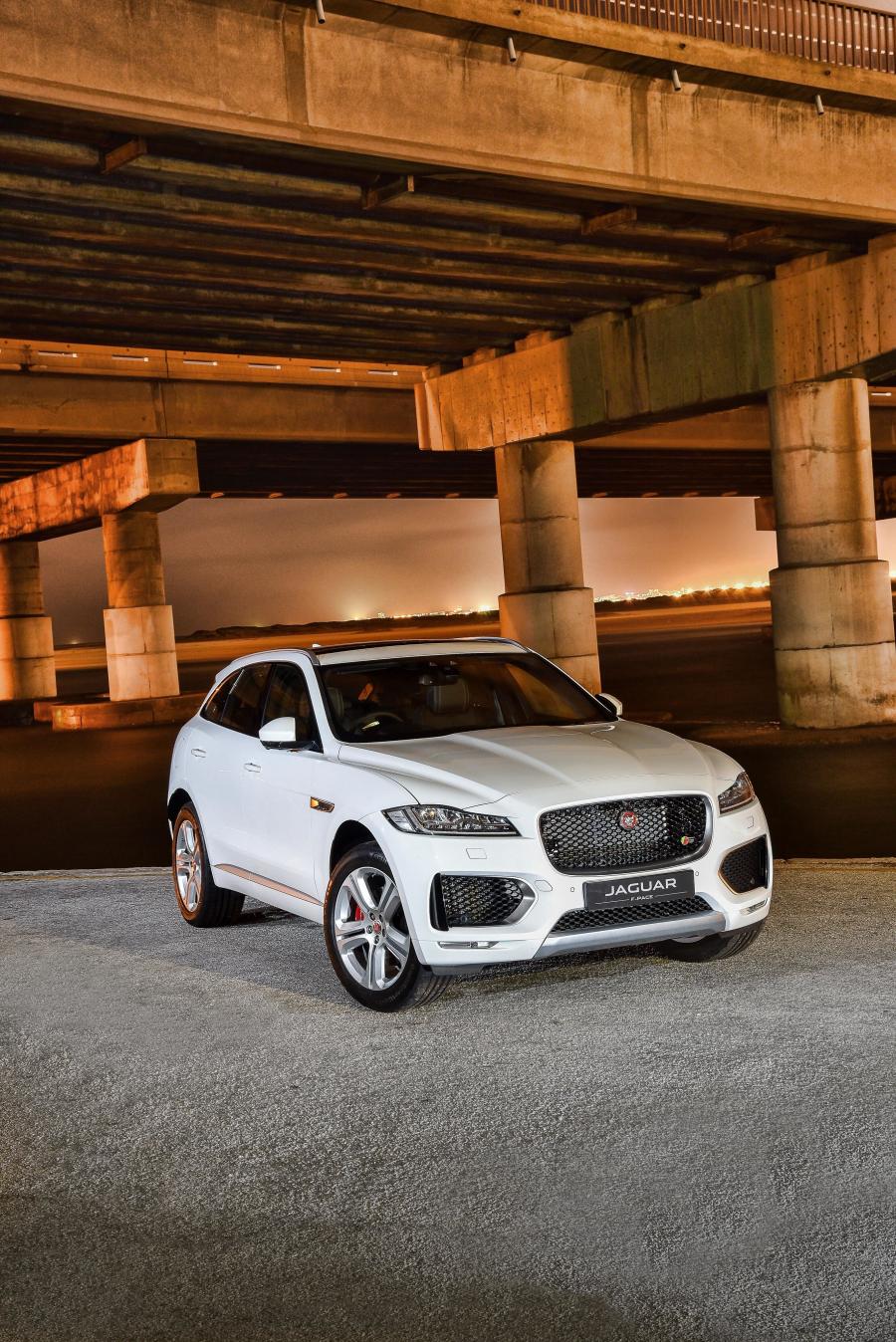  Jaguar F-Pace S 30d AWD 2016 года  (ZA) (фото 21 из 27)